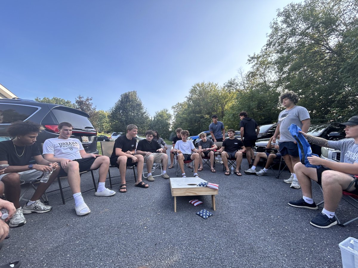 UrbanaHawksFB's tweet photo. Preseason senior cookout at coach Shoemakers was a success! 
Clock is ticking! Wednesday at Midnight⌛️
#HawkMOJO https://t.co/Esl1b3q2Xi