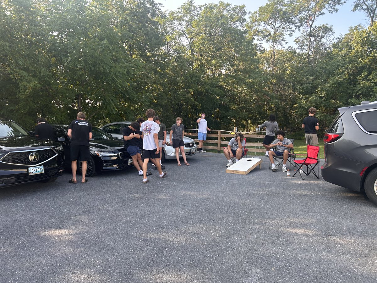 UrbanaHawksFB's tweet photo. Preseason senior cookout at coach Shoemakers was a success! 
Clock is ticking! Wednesday at Midnight⌛️
#HawkMOJO https://t.co/Esl1b3q2Xi