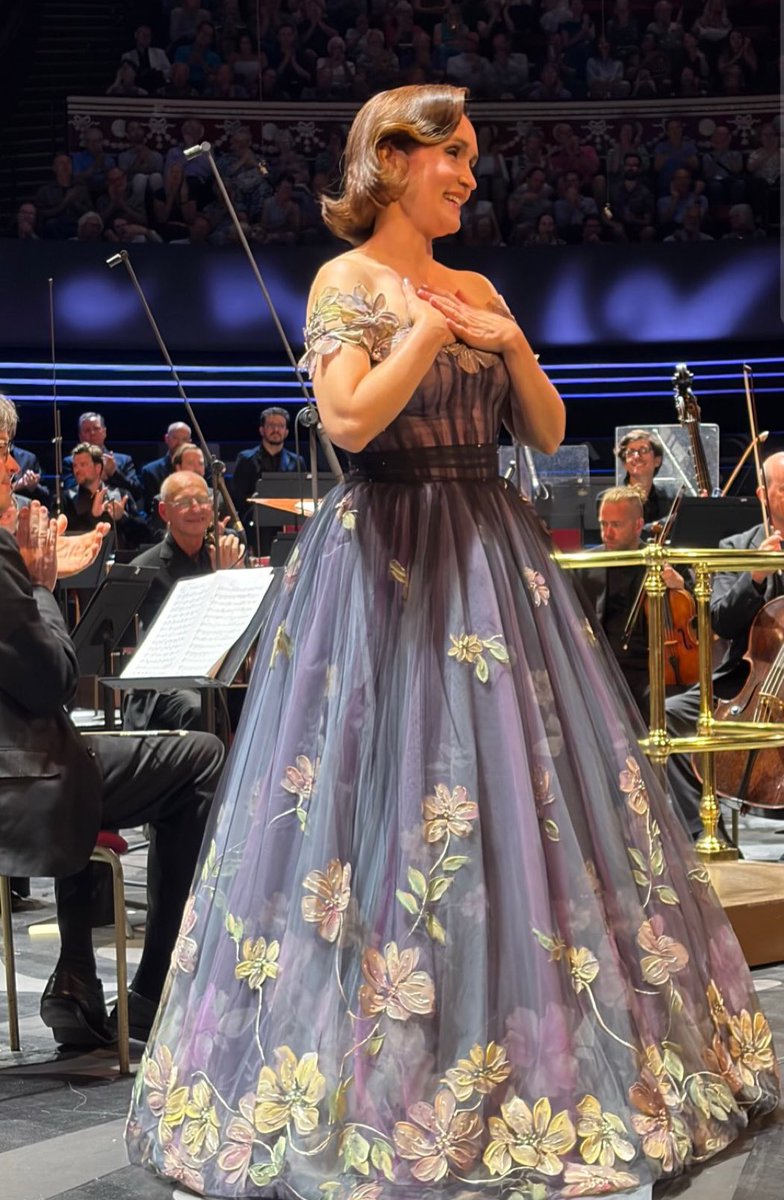 morley_erin's tweet photo. Thank you @RoyalAlbertHall @BBCRadio3 @theoae for a wonderful evening!! ♥️ https://t.co/gWvKuMsczE