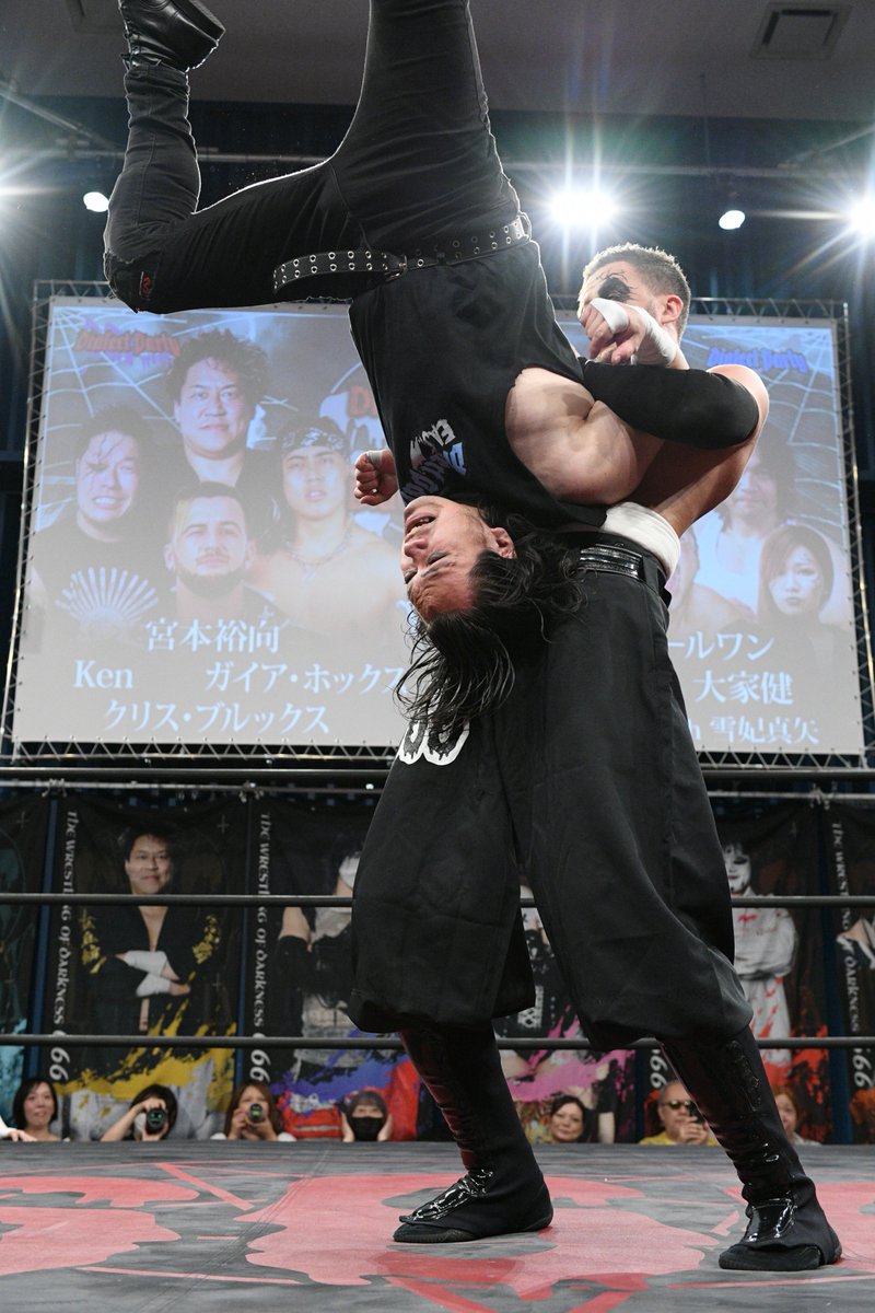 1600sekigahara's tweet photo. 昨日は25周年記念試合前にクリスと対戦したがいちゃ！！！
#pr666
で 
#DialectPartyEast
｢方言集団｣

ガンプロで
｢富山軍｣

25年目にして俺は故郷の言葉を使い続けるがいちゃ。
富山が一番素晴らしい街いうことを俺達が日本全国に伝えんなあかんやろ！！！
8月15日ガンプロ後楽園ホール大会みんな見にきてま！
#GanPro 
#ddtpro 
#basara_pw