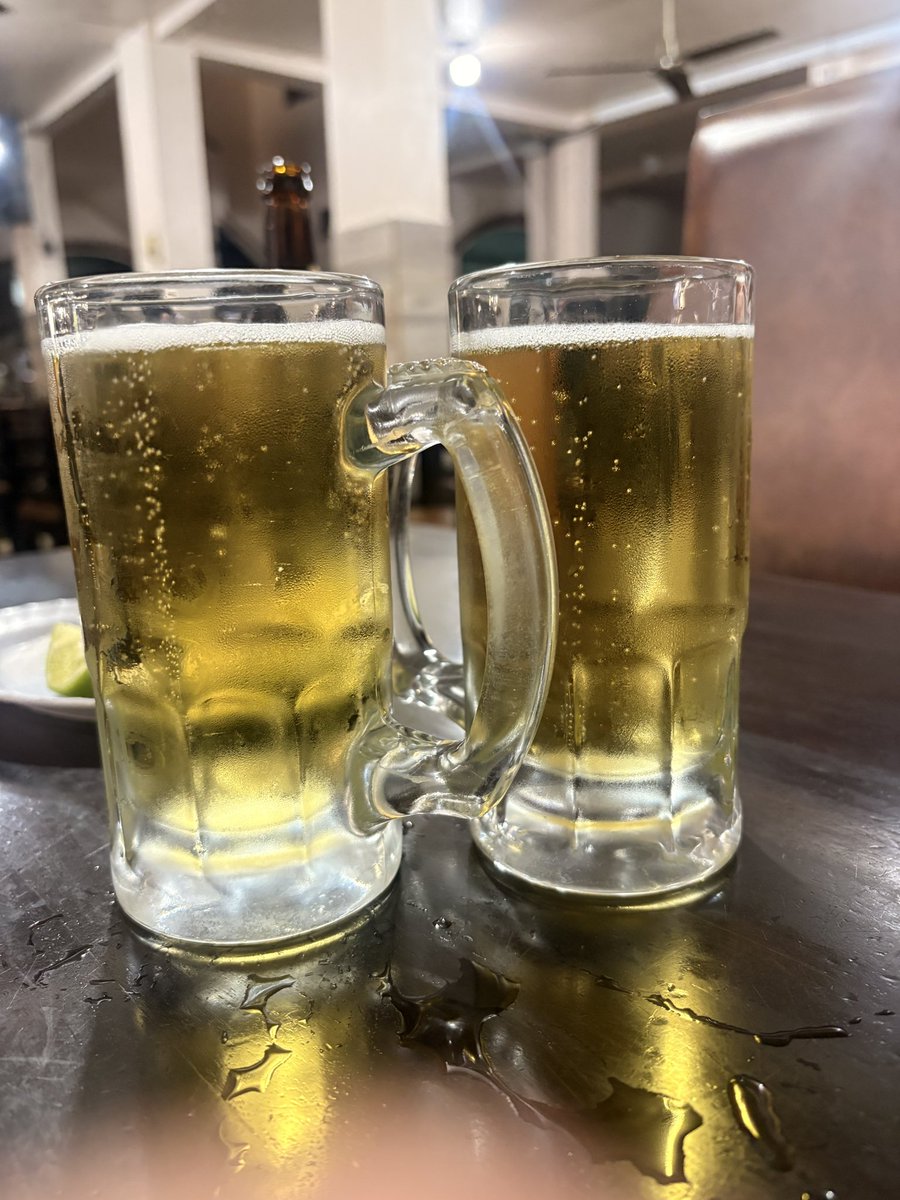 aloark's tweet photo. La cerveza en el calor cuenta como agua pura https://t.co/3OFcbLaN5y