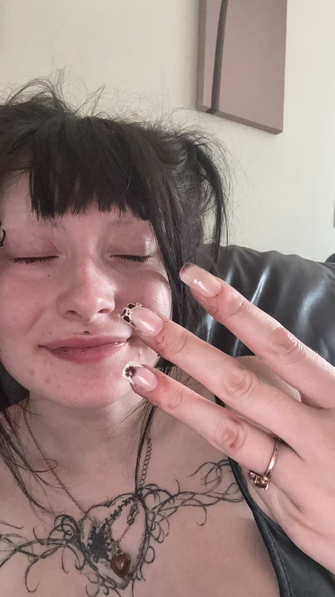 Rubyxrao's tweet photo. can someone pay for me to go clothes shopping pls im so hot https://t.co/L7dWT5Om7Y