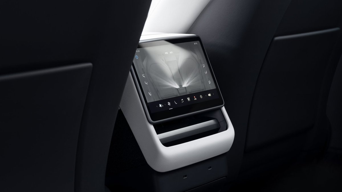 TeslaEVD's tweet photo. Model Y Long Wheelbase – Now Available place your order now!

Starting Price: $61,323

A 3-row, 6-seat configuration that brings exceptional interior space with ample headroom &amp; legroom for all passengers

0-60 in 4.4 seconds
325 miles of range

https://t.co/fVw3BZYYCN https://t.co/BF1ArZeTnI