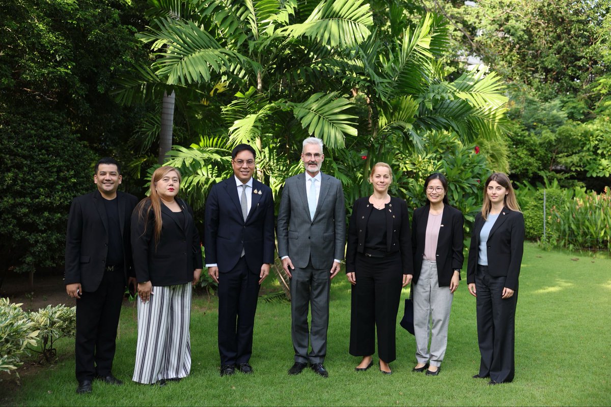 SwissEmbTHA's tweet photo. Great exchange with H.E. Akkaranan Kankittinan, Deputy Minister of Education @moe_net, at the Swiss Residence. We discussed educational challenges in Thailand's multicultural Southern Border Provinces and methods to ensure every child has access to quality learning. 🇨🇭🤝🇹🇭 https://t.co/zLewNrjN44