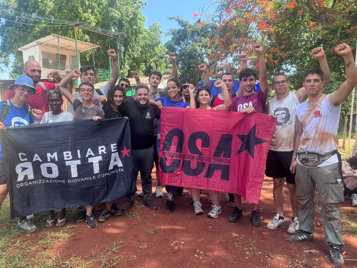 UJCdeCuba's tweet photo. Hoy nos fuimos con los muchachos de la #RedJuvenilComunitaria  de Habana del Este a un trabajo productivo en el Organopónico Vivero Alamar.

Compartimos con ellos y con la brigada juvenil internacional de solidaridad con Cuba

#UJCdeCuba https://t.co/9kfeanzgzi