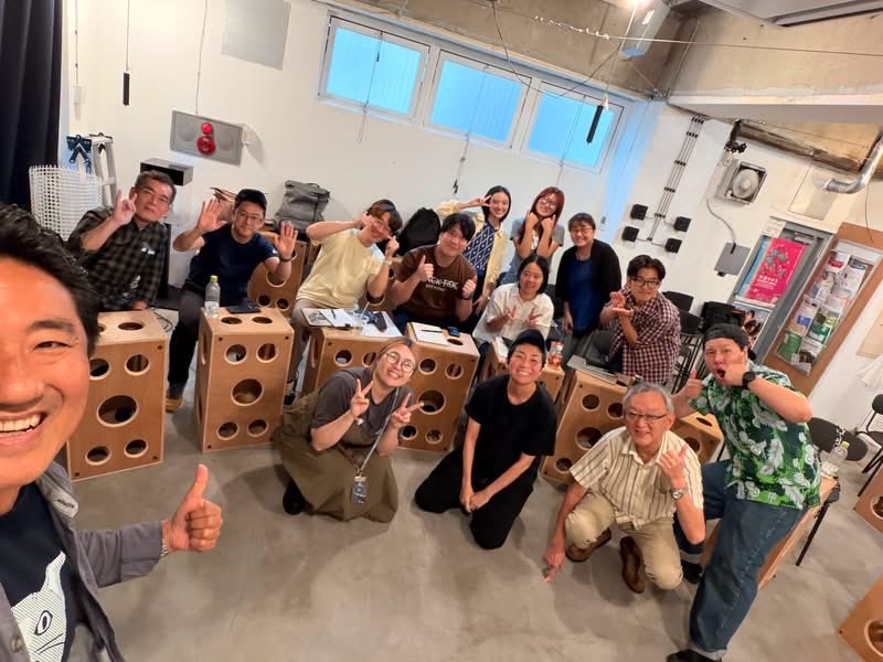 _kaori_oda's tweet photo. ろう者・難聴者向けの講座「ドキュメンタリーとは何か ― 企画から考えるドキュメンタリーを作る前の講座」に講師の1人として参加しました。

参考作品は『ノイズが言うには』と『Underground』。

カメラについて、映画の音について、意見を交わせて、楽しかったです。リフレクト。 https://t.co/euCrKLcIk8
