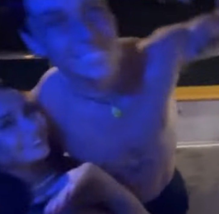 Nooooyce4's tweet photo. Who did it better on the yacht, Sam Or Alabama? https://t.co/xZ9HOBzgaf