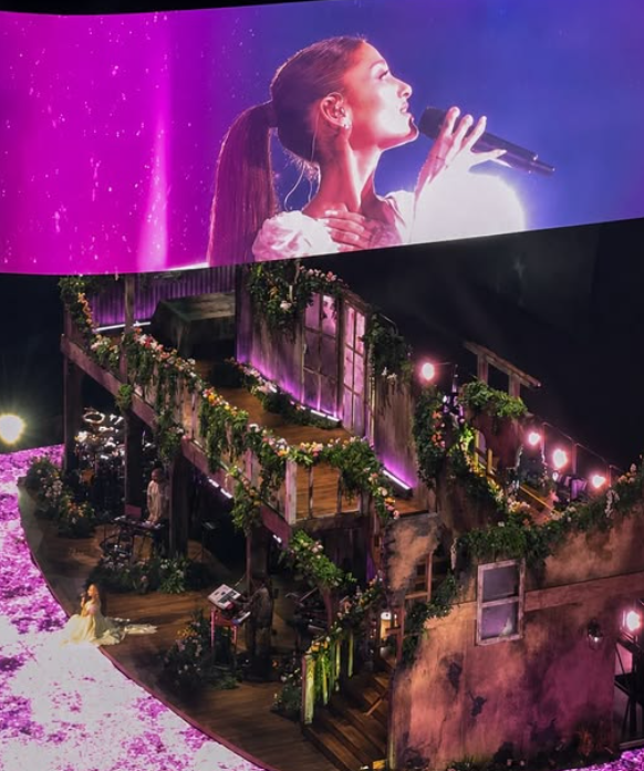hmtbocas's tweet photo. ariana and her team don't get enough love for these visuals. https://t.co/BTfHqjg7zY