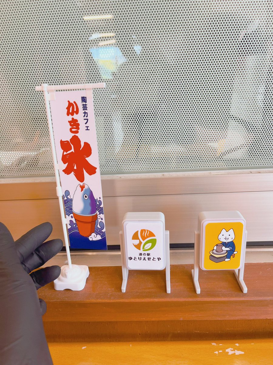 f_tougei's tweet photo. おはようございます
本日は月曜休館

昨日とっても嬉しい出来事が🥹✨

フォロワーのみすた @josukeshi さんが
かき氷を食べにご来館
ありがとうございます！

そしてなんと！
こんな可愛いプレゼントまで🎁
ミニチュア好きにはたまりません😍
大切に飾らせていただきます！
ありがとうございました✨ https://t.co/5OIBo9jrFF