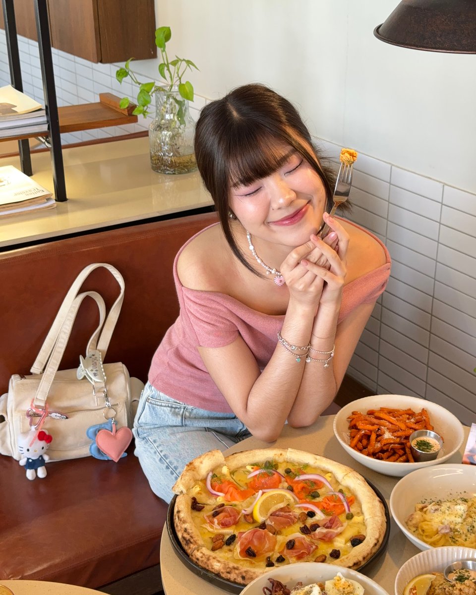 dorisung's tweet photo. Hi friend! 🌈 Today is a great day because every small step matters, and you’re doing amazing. 🔥
JyBOQa https://t.co/LLp86iK08p
