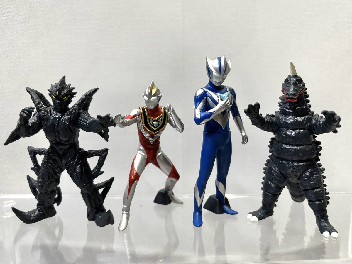 HigMa_TOKUSA2's tweet photo. やっとHGウルトラマン最新弾コンプ✨
待望のブラックギラス、ガイア、そしてまさかのミーモス嬉しい！
…がしかし、話には聞いてたけどテオのサイズ差はなんだろうね。
ティガもちとデカかったけど比じゃないな。
同シリーズでサイズ変わるのホントキツい😱…昔の200円時代と近いかな。
#ウルトラマン https://t.co/frfo8WcCZJ