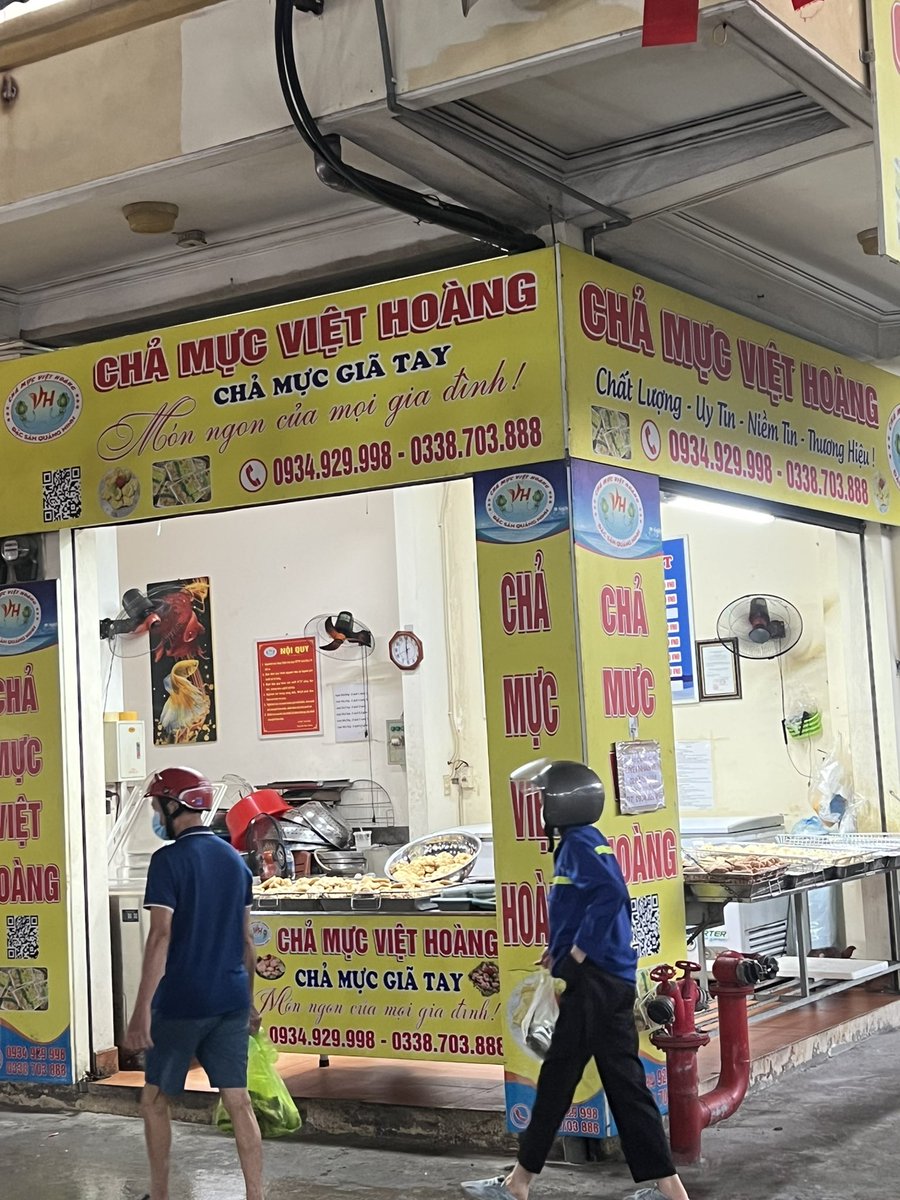 Vangbich123's tweet photo. Sáng sớm đi ra chợ mua ít rau mình hỏi cô bán rau.
Cô ơi rau sạch không đấy.có phun thuốc trừ sâu 🐛 không.
Cô trả lời không nhà cô bán rau sạch nhất chợ.
Xong cô thêm cho mình câu: Mày có phải con sâu đâu mà sợ thuốc trừ sâu.
Ủa alo ….. https://t.co/S4lMJqKSRQ