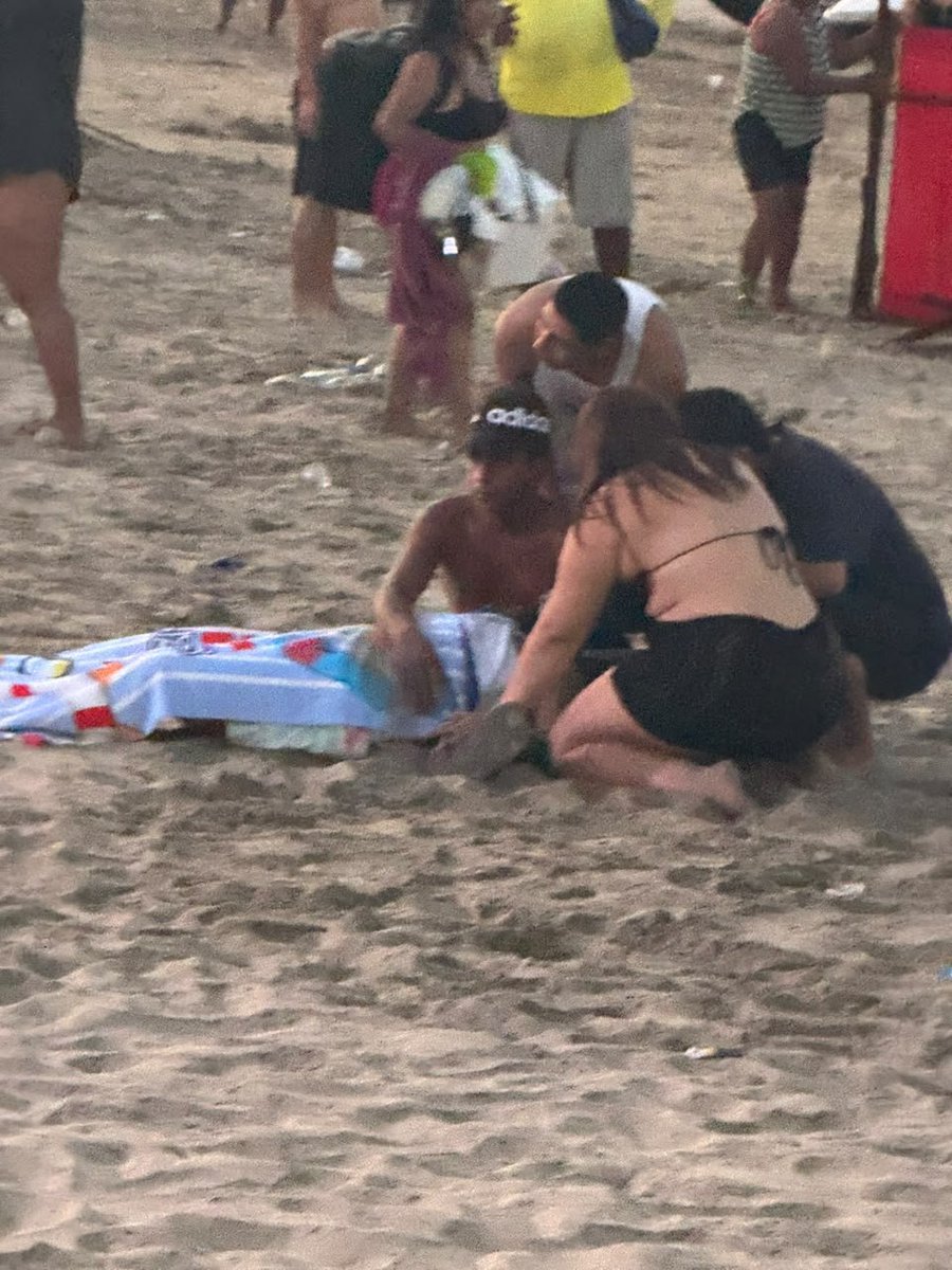 EmergenciasEc's tweet photo. Urgente!!
Se reporta hace unos momentos fuerte balacera en Salinas.
Una persona ssv. https://t.co/KhS9hhfklq
