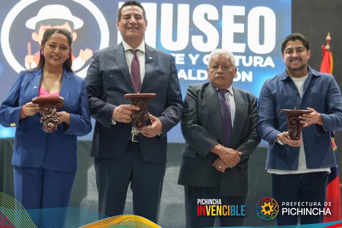 PichinchaGob's tweet photo. 🥳 ¡Celebramos los 129 años de parroquialización de #Calderón! 🎊🎉

Hoy la prefecta @PaolaPabonC y el viceprefecto @AlexTonello5 participaron de la Sesión Solemne de la parroquia más grande del país, junto a su presidenta Mercedes Luque, otras autoridades y la comunidad. 

En este espacio resaltamos el compromiso de la Prefectura de Pichincha para continuar trabajando en obras y proyectos que han aportado al desarrollo de esta importante parroquia y sus habitantes. 

#PichinchaInvencible