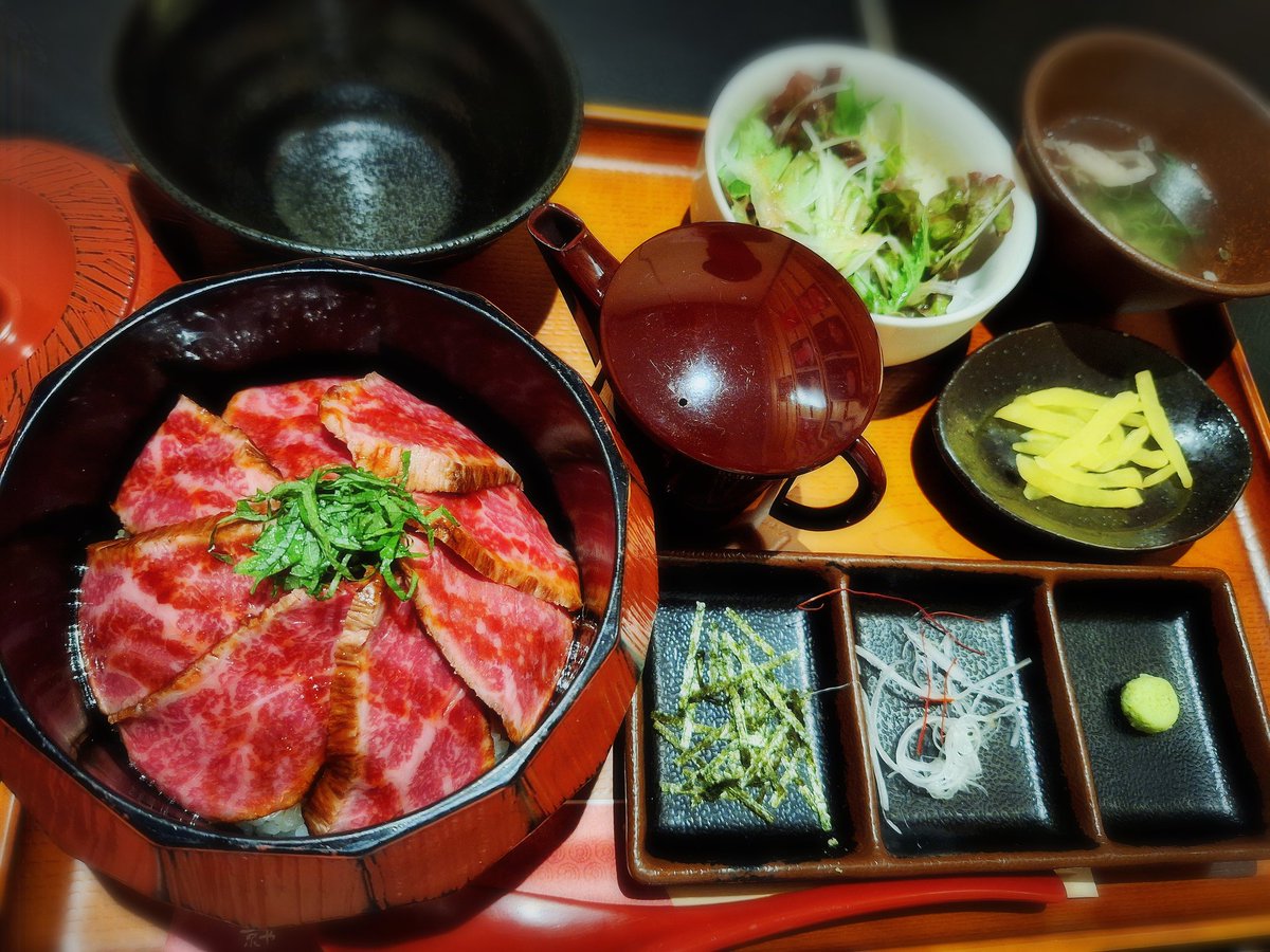 rosa_hiro's tweet photo. 本日のランチ😍
阿波牛ひつまぶし🐃 https://t.co/pso61shn5L