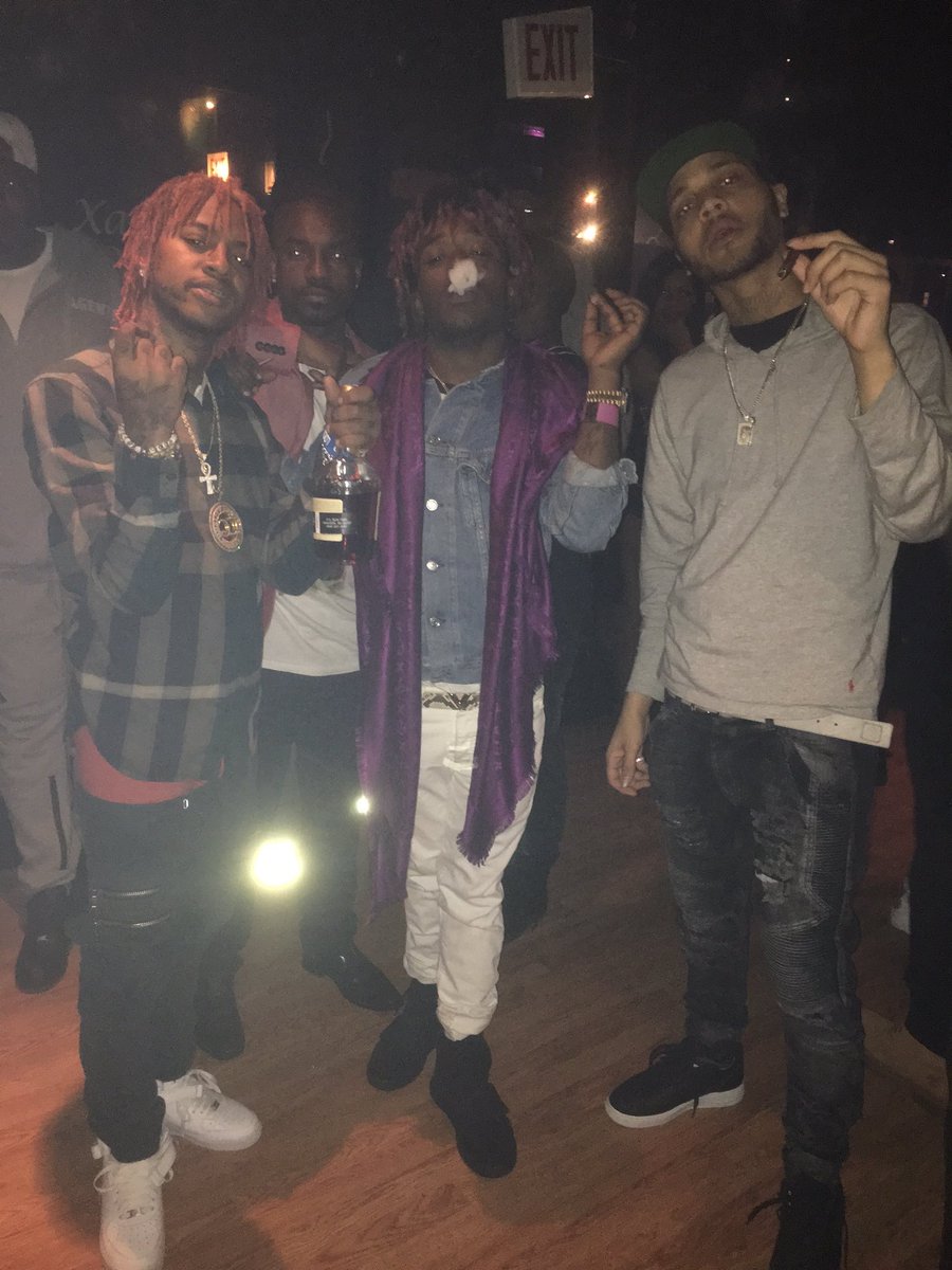 AwfulEmilioo's tweet photo. @freebillin Uzi use to wear these a lot actually, there’s a bunch of old videos with them on and photos https://t.co/18dCmLk38w