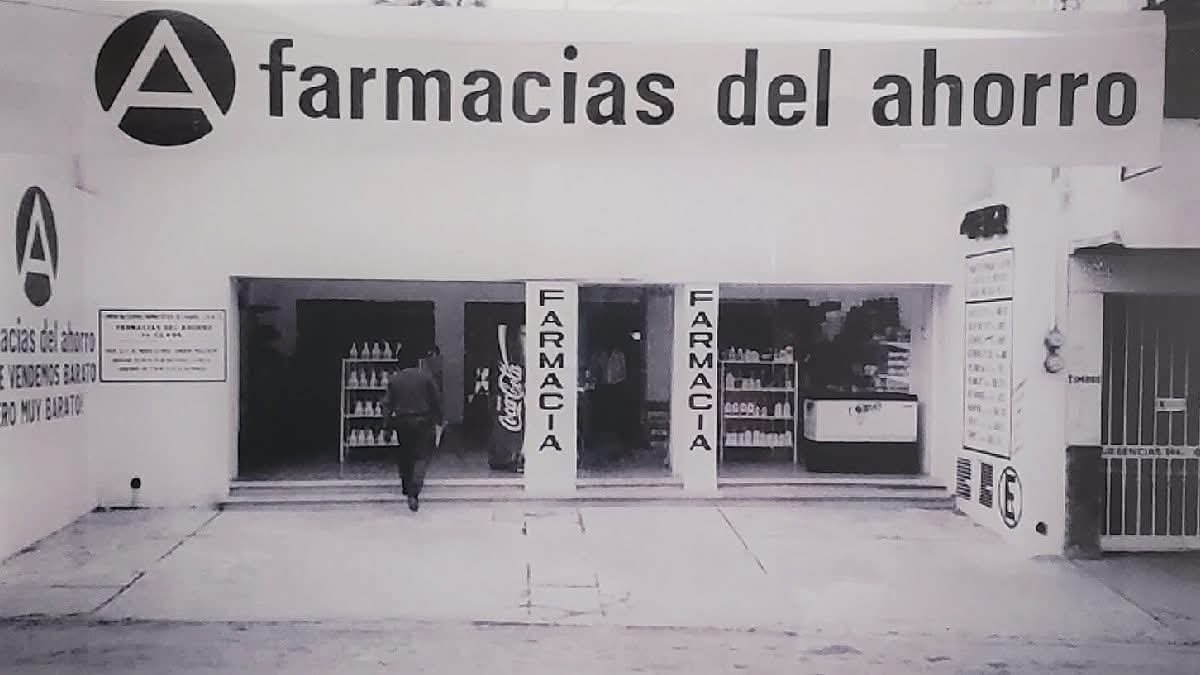ntenso_i6019's tweet photo. 🕊️ Muere a los 96 años Maximiliano Leonardo Asturias, “Don Max”, fundador y figura clave en el origen de Farmacias del Ahorro. Su trayectoria empresarial comenzó en Chiapas y llevó al negocio familiar a convertirse en una cadena nacional. https://t.co/wNEoqLV6xB