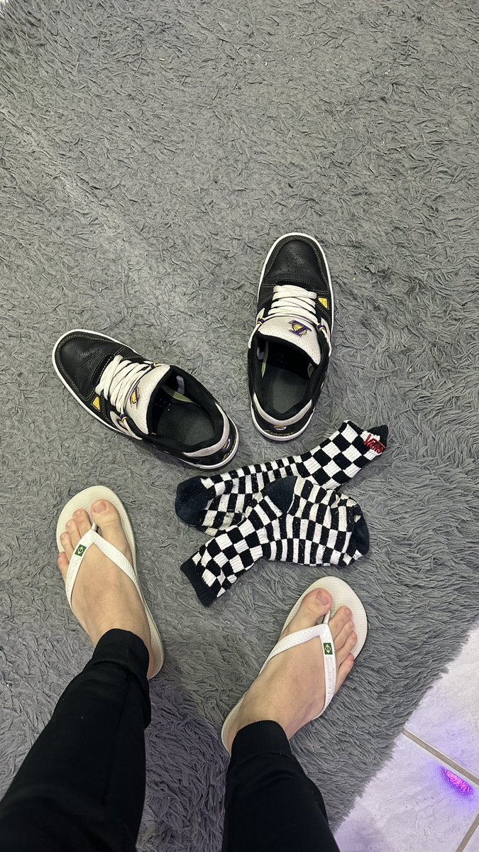 feetboyr's tweet photo. Passei o dia de tênis pé suou dms! 🥵💦🦶🏻 https://t.co/J3jLl3lLzS