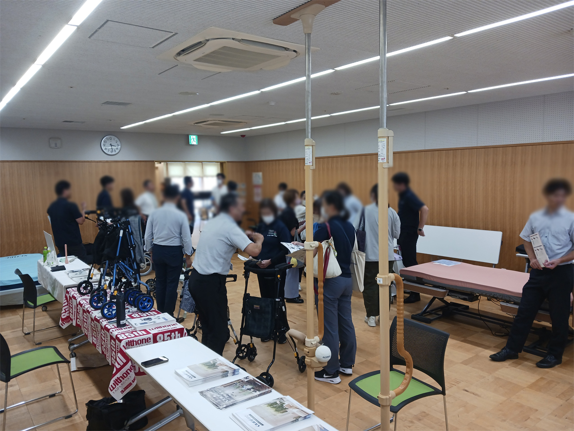 DIPPER28323141's tweet photo. 先週末、8月7日（金曜日）に泉州ひまわり　ケアライフ様主催の展示会（おぷそる福祉総合センター　3階大会議室）へ参加いたしました。 https://t.co/l9iJ7A3g4m