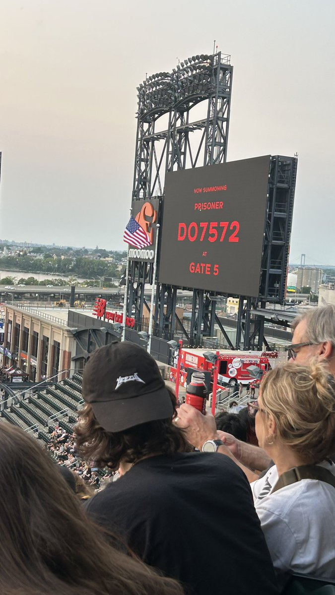 Ooshkarzilla0's tweet photo. What does it mean? #mcrnyc #mcrcitifield https://t.co/uRKFO8j4ge