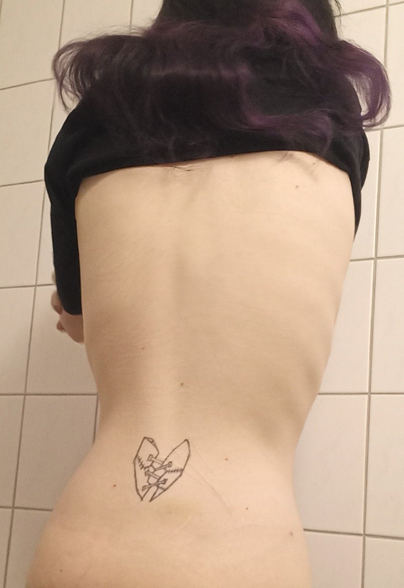 appleeatingvamp's tweet photo. back bodycheck https://t.co/a9vGoFbYAL