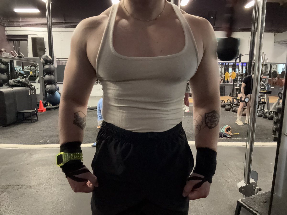 chestgoescrazy's tweet photo. #chest #pecs #gay #gym #muscles https://t.co/s8yscbhjzN