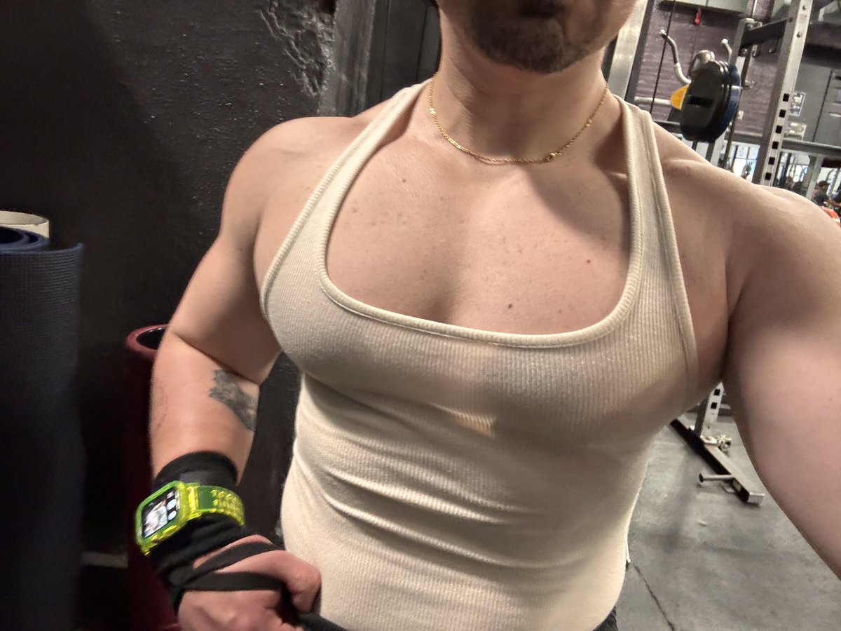chestgoescrazy's tweet photo. #chest #pecs #gay #gym #muscles https://t.co/s8yscbhjzN