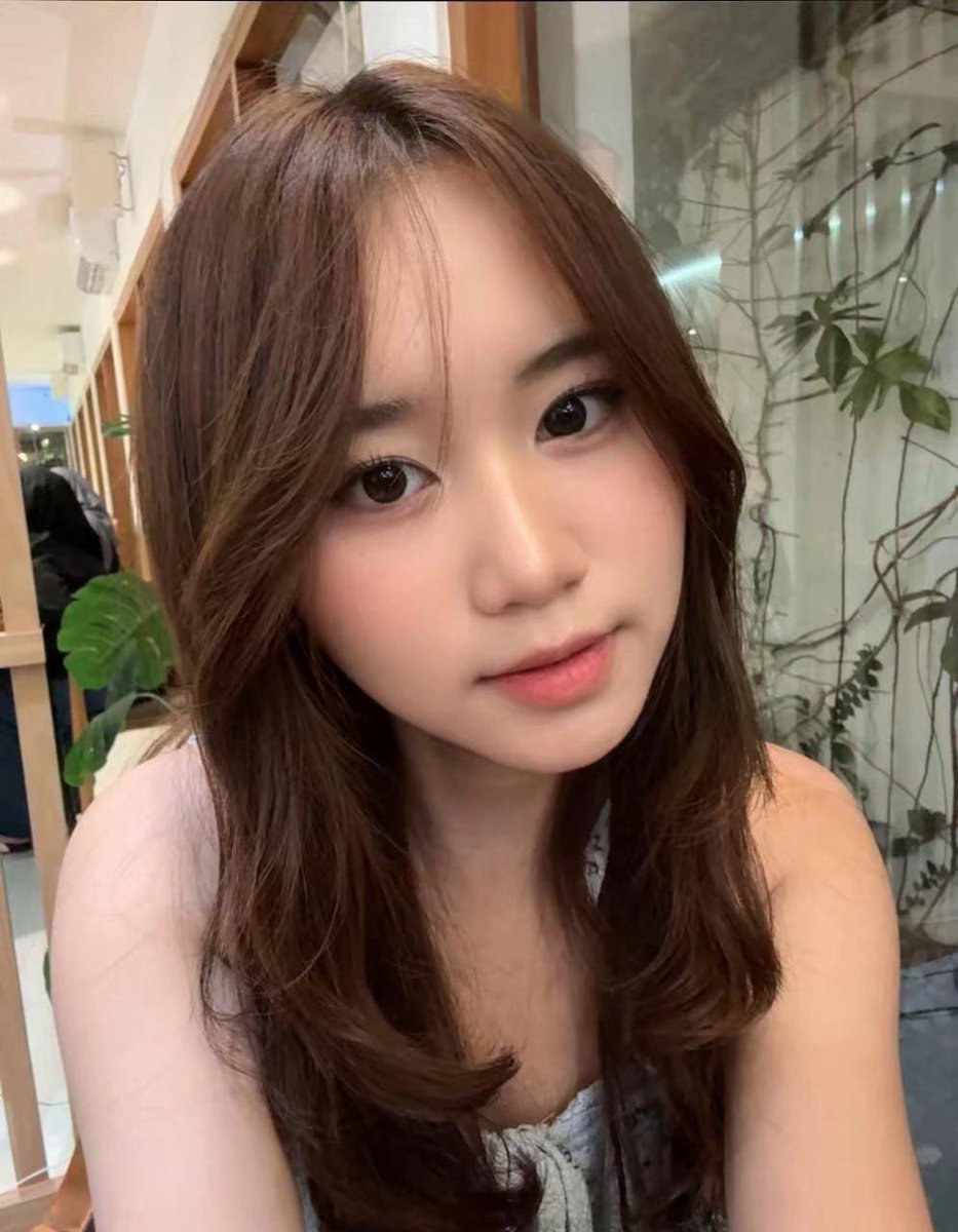 Manzeet08's tweet photo. Ada sesuatu darimu  @AA_AlyaJKT48
yang tak bisa kuterjemahkan. Caramu tertawa, caramu menatapmu, caramu hadir tanpa sengaja tapi meninggalkan jejak yang lama. Aku tak ingin memilikimu sungguh tidak, aku hanya ingin dunia memperlakukanmu sebaiknya baiknya 
#AlMond https://t.co/hIvs1ovOwU