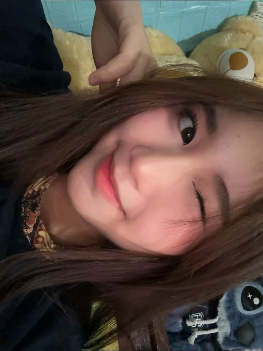 Manzeet08's tweet photo. Ada sesuatu darimu  @AA_AlyaJKT48
yang tak bisa kuterjemahkan. Caramu tertawa, caramu menatapmu, caramu hadir tanpa sengaja tapi meninggalkan jejak yang lama. Aku tak ingin memilikimu sungguh tidak, aku hanya ingin dunia memperlakukanmu sebaiknya baiknya 
#AlMond https://t.co/hIvs1ovOwU