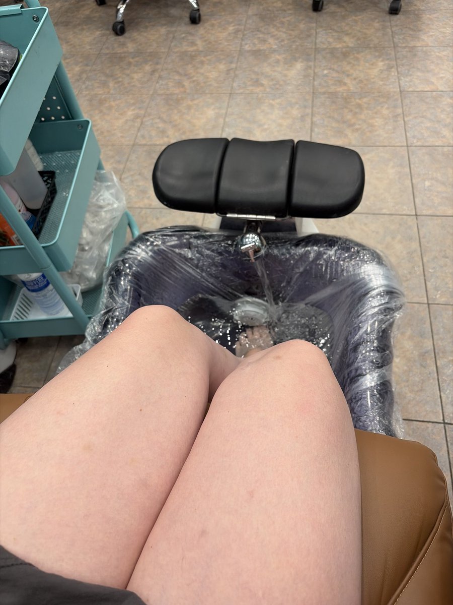 Liljettesoles's tweet photo. 🚨Fresh pedi loading 💅Pick the color quick! #nails #pedi #nsfwtwtًً  #content #customrequest #paypig  #footfetısh #feetworshi̇p https://t.co/uIuFoXQasS