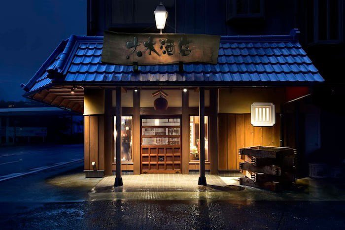mandachiba's tweet photo. 地酒専門店
なんと！
24年振りのオファー
地酒専門店移転　店舗デザイン❗️

什器、家具再利用
味わい深い良い空気感で
地酒選び
連日大評判
売れる酒屋は独自性を極わ出させる❣️

地酒専門店移転　店舗デザイン
https://t.co/t2y56m3aez
#地酒専門店移転#酒屋移転相談#酒屋デザイン事務所＃売れる酒屋 https://t.co/Wgqn7jbObu