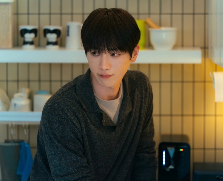 kdramasdiary's tweet photo. Stills of #SeoKangjun from #ALoveOtherThanYours, releasing on September 12. https://t.co/fAFjYD5VHw