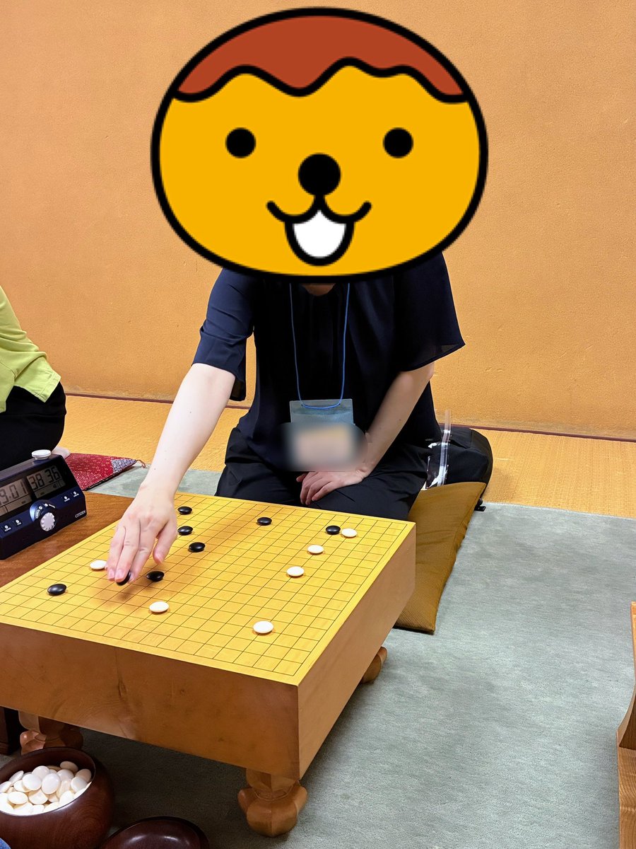 1pinomi1's tweet photo. 日本棋院特別体験ツアーに参加！
カヤの木の碁盤で打てたり、幽玄の間に入れたり…『ヒカルの碁』の世界がそこにあった✨
宮崎先生、吉原由香里先生(@yukariyoshi104)と写真も撮れて大満足！
いただいた色紙を飾ってモチベーションにします。関西で囲碁教室も探すぞ！
GO GO囲碁⚪️⚫️！ https://t.co/gOCRtds9MD