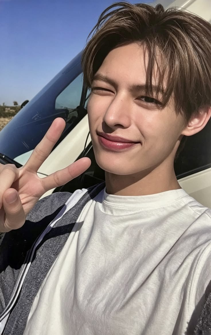 mmmmartintin's tweet photo. 이 포즈 제임스 안사랑할수없다 . . ♡ https://t.co/3biOgkeh6I