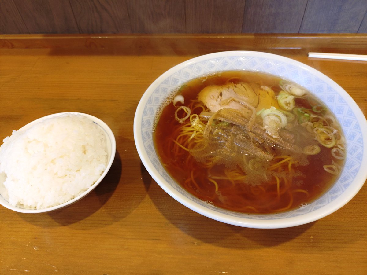 ajishiotarou2's tweet photo. 町中華兄さんと昨日は朝マヅメして夕マヅメで酒盛りして秋田の日本酒チェックワンツーしました。釣果はお察しください。 https://t.co/O9V5eTSvjQ