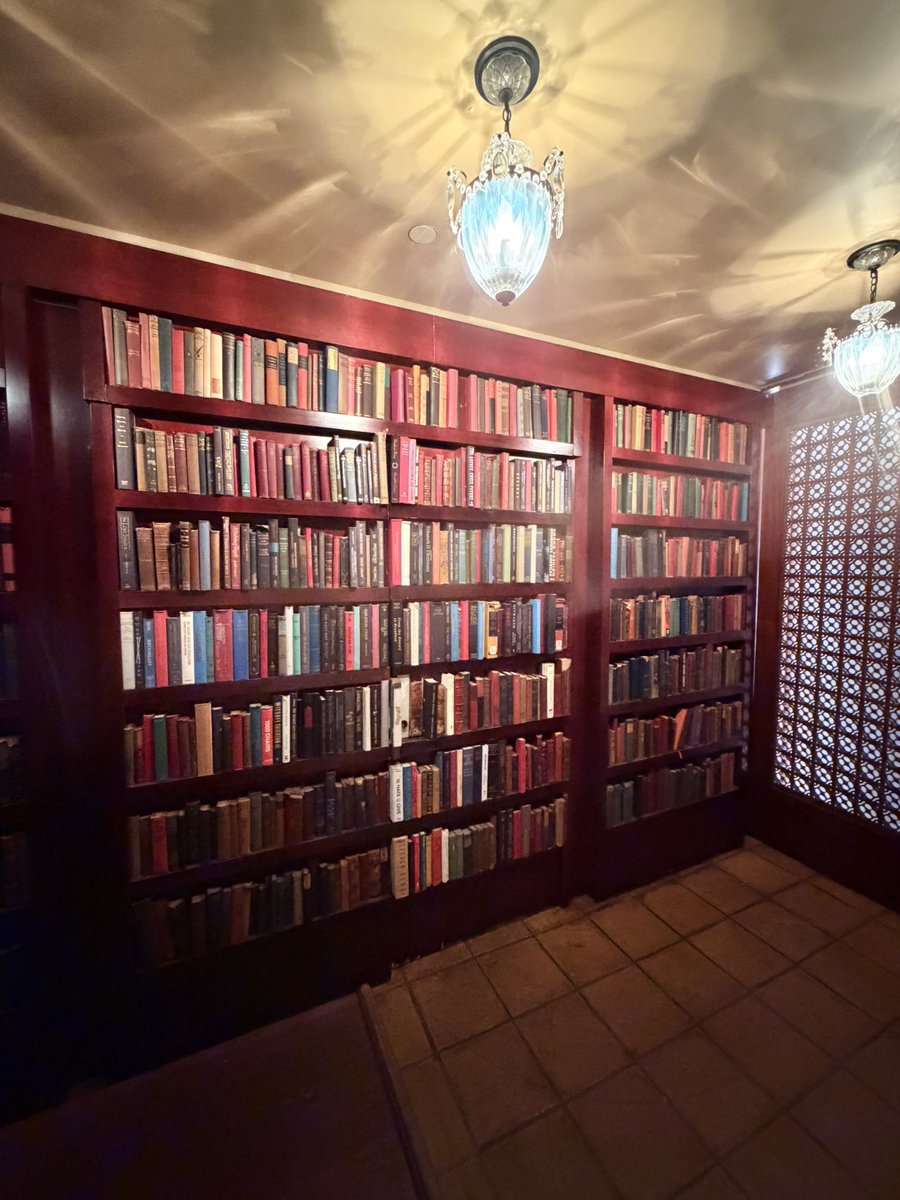notroyaltybratz's tweet photo. I’m literally at the twilight zone tower of terror https://t.co/BFg7K5rNYc