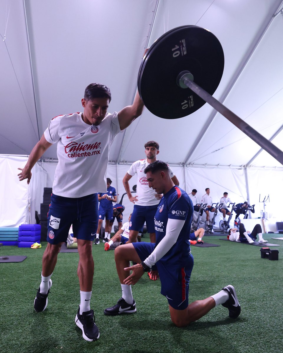 Chivas's tweet photo. Domingo de trabajo. https://t.co/gl5gPTMrwr