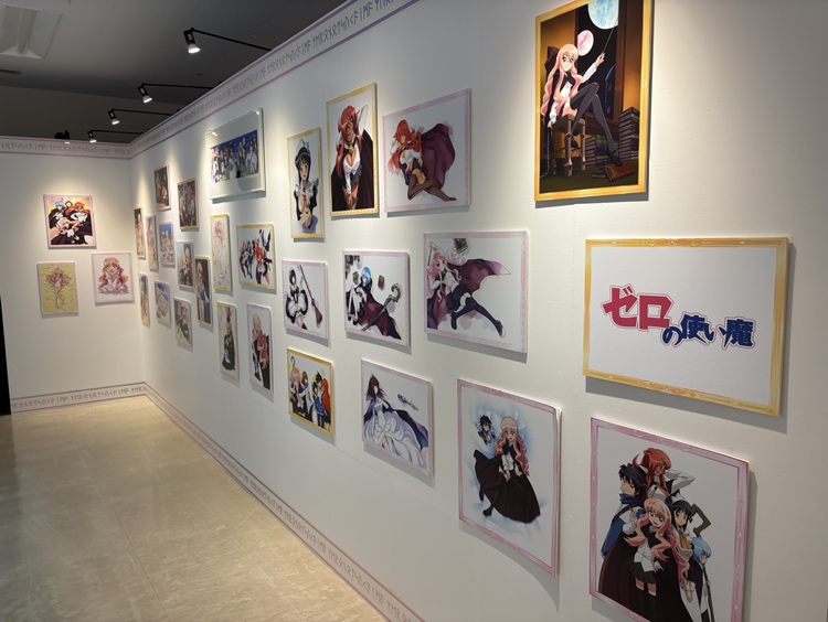 zero_tsuka20th's tweet photo. ＼本日、開幕！ ／

『ゼロの使い魔アニメ20周年記念展』ついにオープン！！

ルイズやサイトたちと再び出会える
アニメ20周年にふさわしい特別な展示会に、ぜひご来場ください！
皆さまのご来場を会場でお待ちしております♪

展示会の感想や皆さまの熱い思いをぜひ、Xで投稿してください💖

会期：2026年8月10日(月)～8月30日(日)
開催時間：10:00～19:00 （18:30最終入場）
場所：池袋・サンシャインシティ 文化会館ビル2F（展示ホールD）
　
▼チケットサイト
ローソンチケット：https://t.co/BW1wZLpVr9

#ゼロの使い魔　#zeronotsukaima