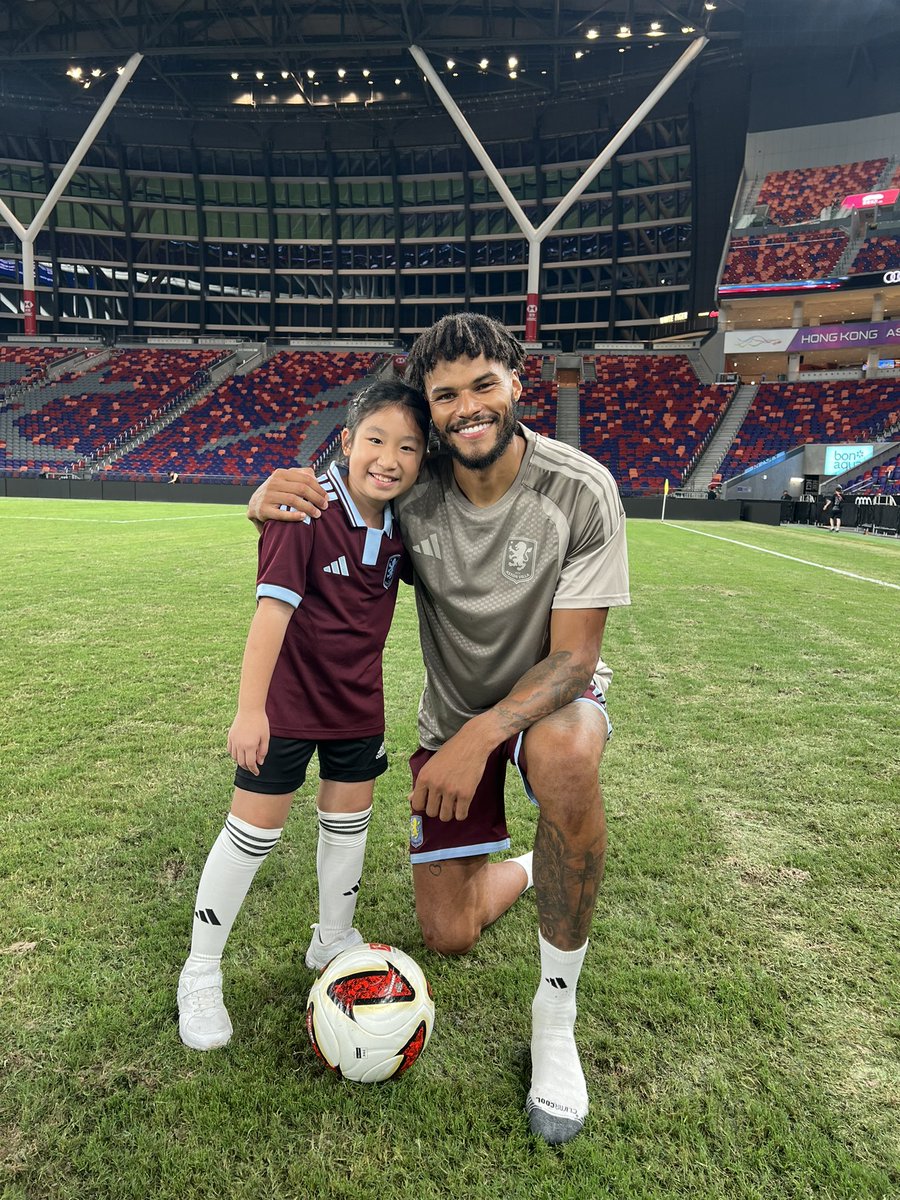 kiddestiny's tweet photo. Huge thanks to Aston Villa for making this experience so special for Claret. After such an unforgettable experience , her love for the club has grown even stronger. She is now at home every day singing 'Every Week We Follow ….. 😹

Up the Villa 

#astonvilla #utv #hongkonglions https://t.co/Yoq3ieOxJZ