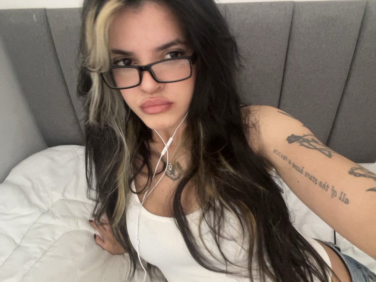 partylikeveh's tweet photo. os dias do meu cabelo com mechas loiras estao contados💔 https://t.co/tvhqOFsZsJ