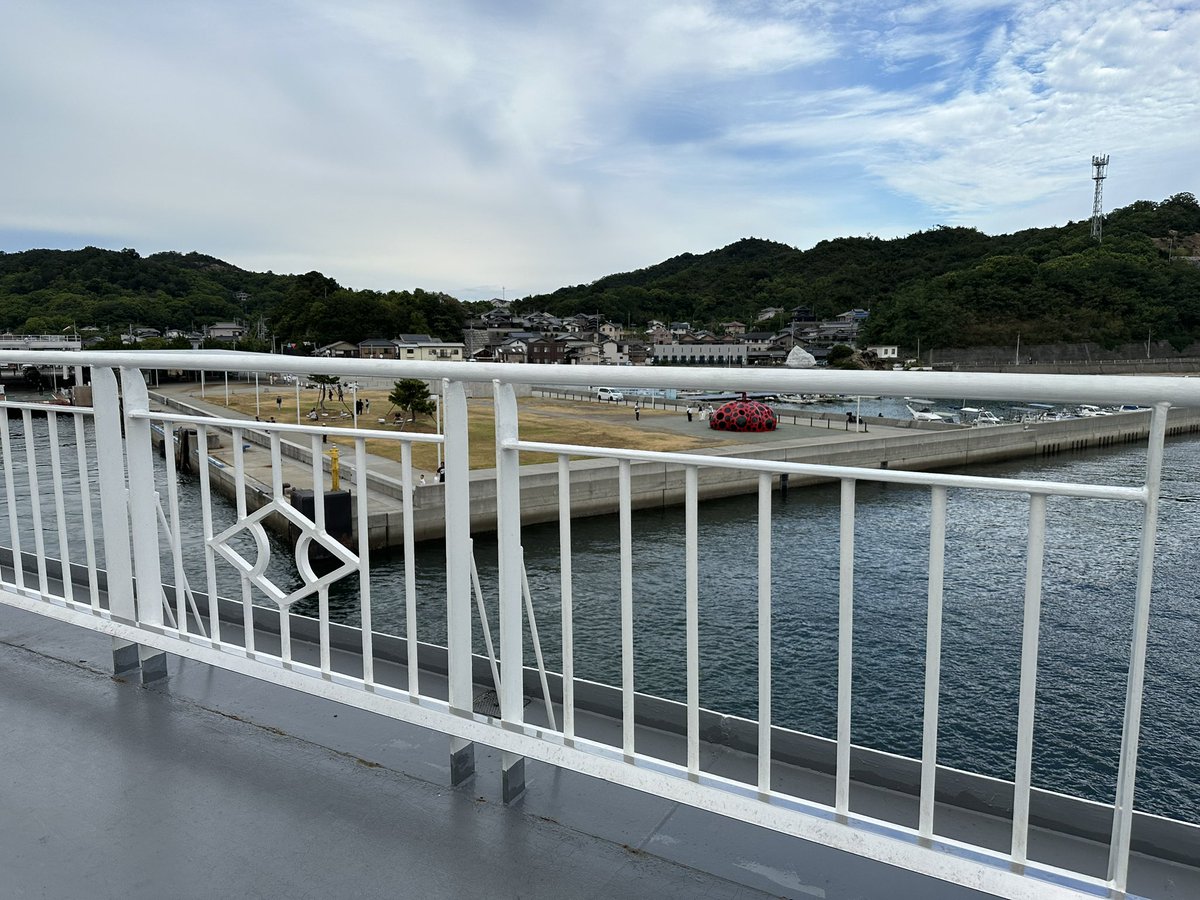 Koi_KNM_SS's tweet photo. #dear_mai
芸術の島として有名の直島はあちこち面白い芸術品があって面白いよ！ https://t.co/ZiTSbYPBxz