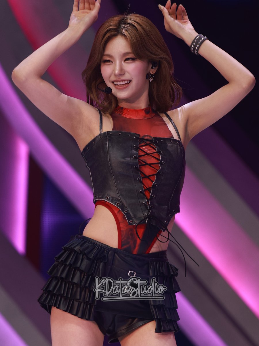 KDataStudio's tweet photo. 260809 Yeji at ITZY 5TH FANMEETING 'ALL IN, MIDZY' DAY 2

#YEJI #예지 #ITZY #있지 #KPOP

More in the comments ⬇️ https://t.co/TgvsjyyfSc