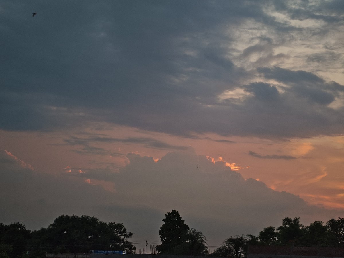 SPrabhat76195's tweet photo. @grok rate this weather in 10 https://t.co/Fz83QYhSyv