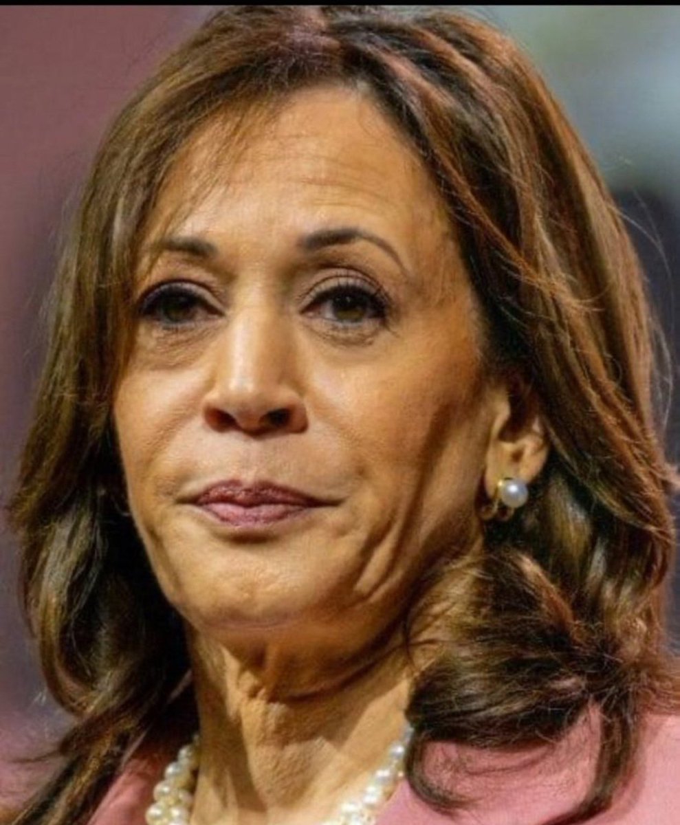 Ivankatrum001's tweet photo. Who else thinks Kamala Harris is a complete and total shit-bag!? https://t.co/ktPseydlEC
