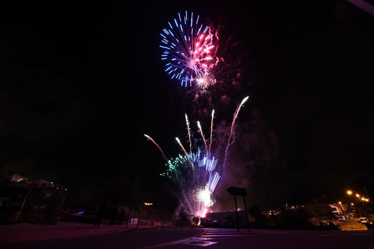 CarolinaDarias's tweet photo. 🎇Las @FiestasSLorenzo volvió a regalarnos una noche para el recuerdo

✨Hace unos días tuve el honor de pregonar estas fiestas y hoy he vuelto a emocionarme junto a miles de vecin@s  en una tradición que forma parte de la memoria de #LPGC

🙌¡Qué viva el pueblo de San Lorenzo! https://t.co/jBhy99XCxk