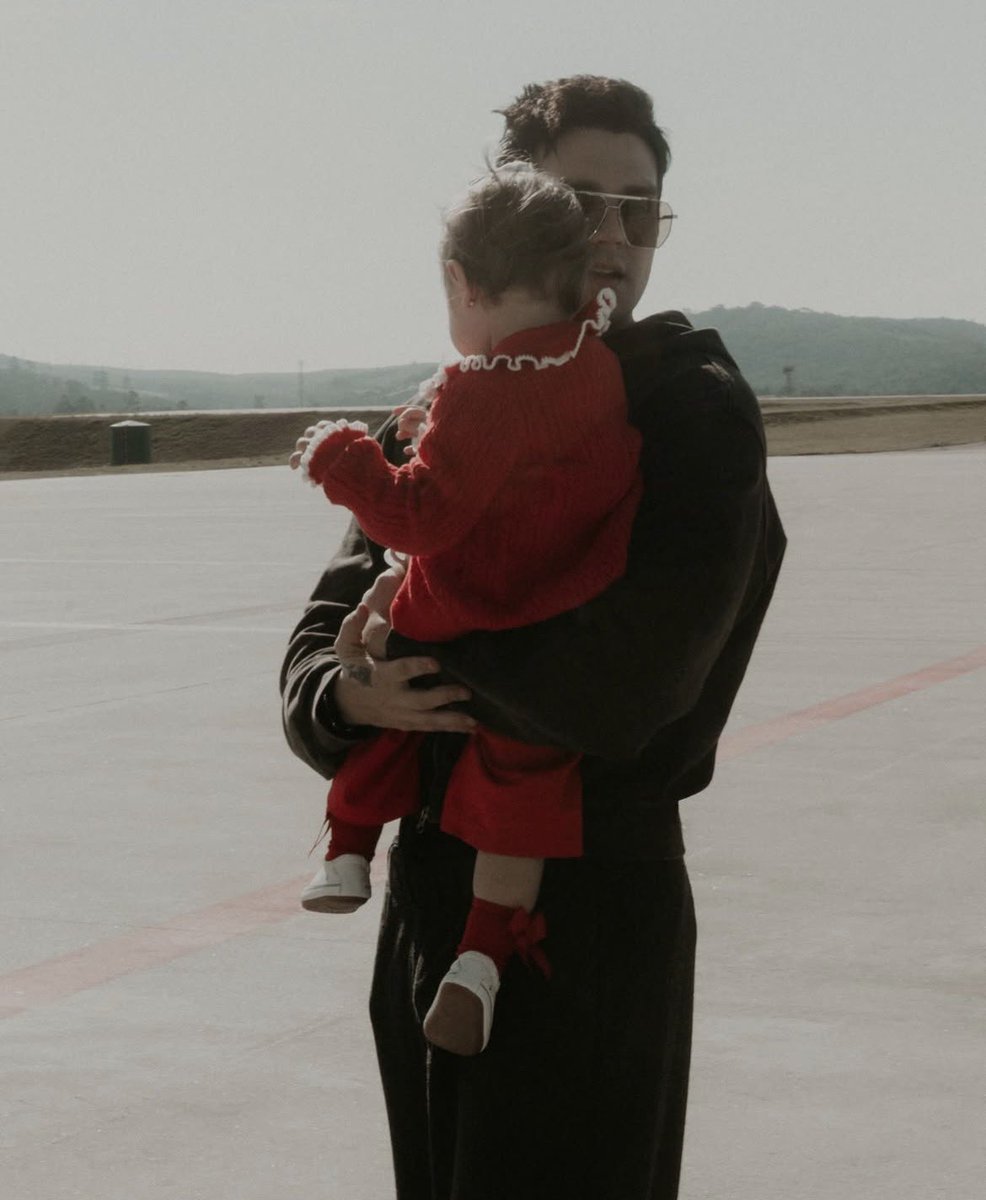jogodoamor's tweet photo. a melhor versão dele é ser o papai da serena 🥰 https://t.co/Gcto5UoN8N