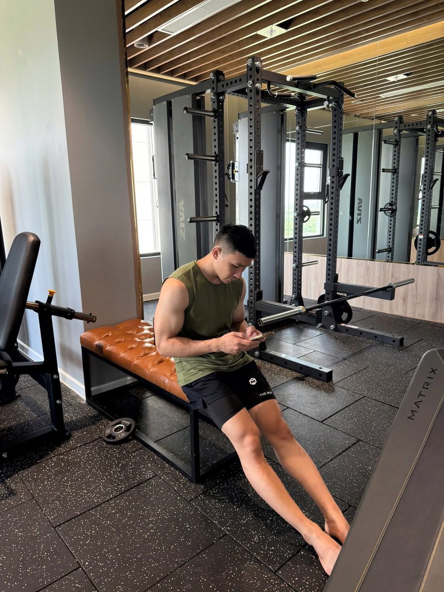 funnylife93's tweet photo. Khởi động tuần mới 💪💪💪 https://t.co/xZVBXGFx5I