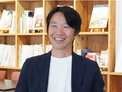 sugoist1's tweet photo. NIPPONIAの宿として使われる歴史的建築物には、歴史の中で人々が使い込んできた風合いがそこかしこに残されている。「古き良きものの価値はモノだけではなく、そこに刻まれた生活の知恵やストーリーにあるはずだ」と語るのはNIPPONIAを展開する株式会社NOTE代表の藤原さん。
#COCOすごい #丹波篠山市 https://t.co/BmyK0QEObF