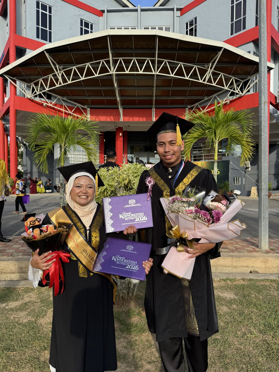 nekmanoty's tweet photo. Convocation Day👨‍🎓💛 https://t.co/Z67xwRgTzT