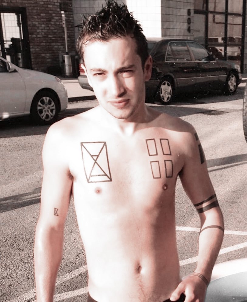HOLYHANDED's tweet photo. ⠀
⠀ um.    as per james’ request.   again.
⠀ https://t.co/HVyvDLi0gP